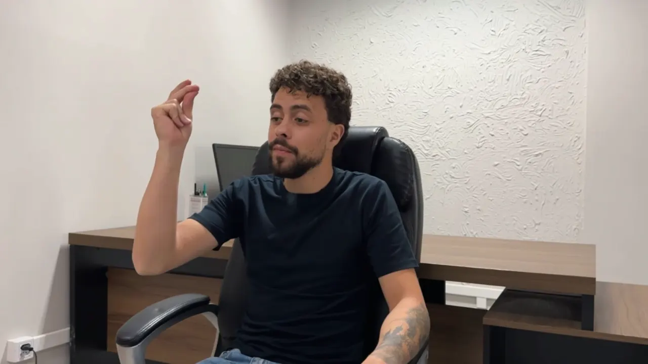 Escritório da KFIR em Guarulhos, com o fundador Gabriel Sharles